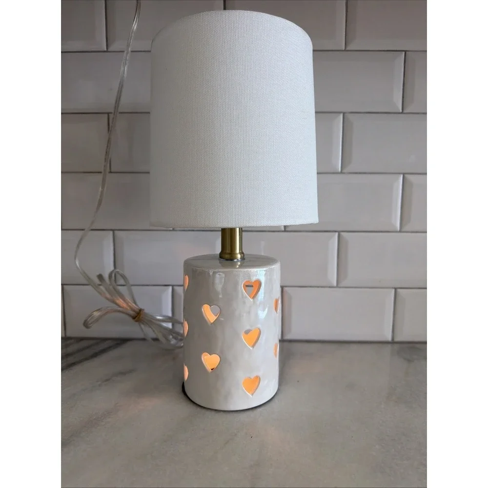 Ceramic Heart Cutout White Lamp With 3way Switch‎ And Bottom Night Llght